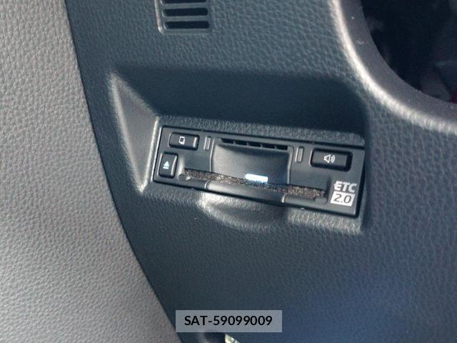 Toyota VOXY 2022-02 8646703-6