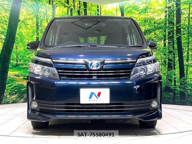 Toyota VOXY 2014-10 8646925-15