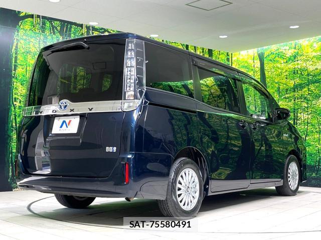 Toyota VOXY 2014-10 8646925-18