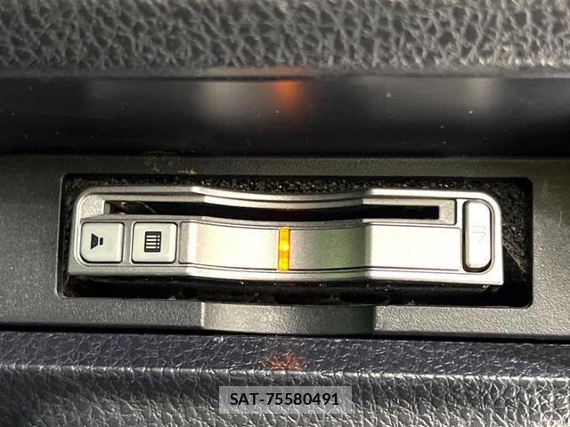 Toyota VOXY 2014-10 8646925-7