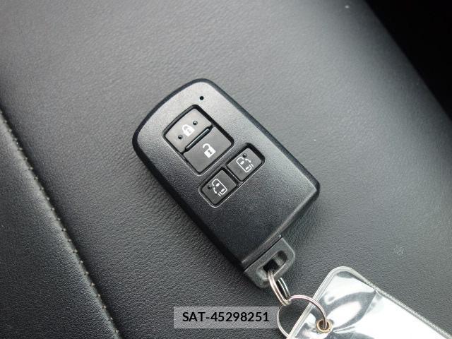 Toyota VOXY 2015-10 8647091-10