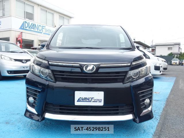 Toyota VOXY 2015-10 8647091-14