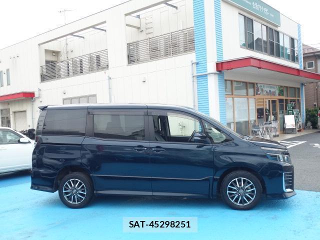 Toyota VOXY 2015-10 8647091-16