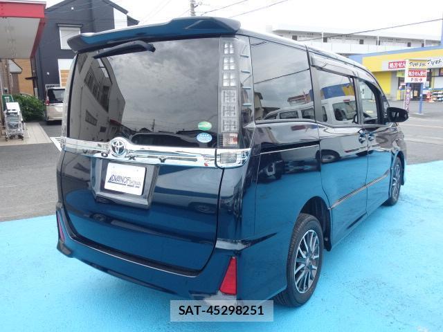 Toyota VOXY 2015-10 8647091-18