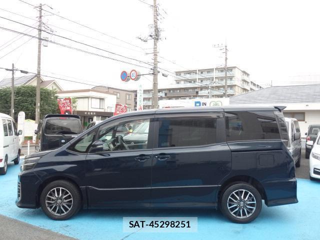 Toyota VOXY 2015-10 8647091-19