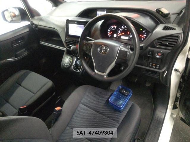 Toyota VOXY 2020-04 8647155-2
