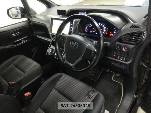 Toyota VOXY 2018-03 8647159-2