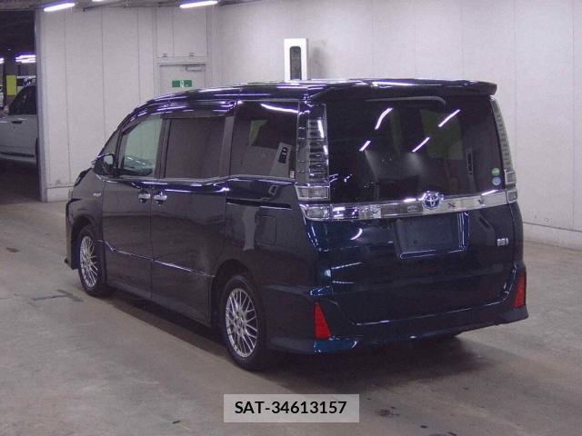 Toyota VOXY 2018-02 8647186-1