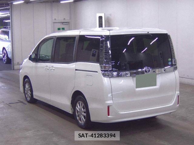 Toyota VOXY 2018-03 8647193-1