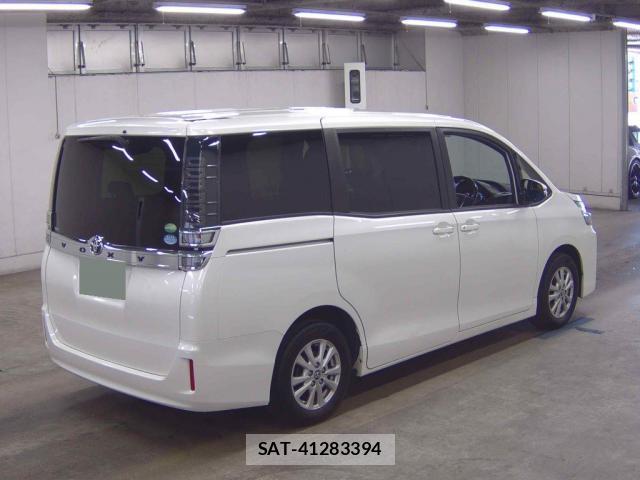 Toyota VOXY 2018-03 8647193-4