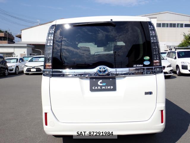 Toyota VOXY 2016-07 8647266-1