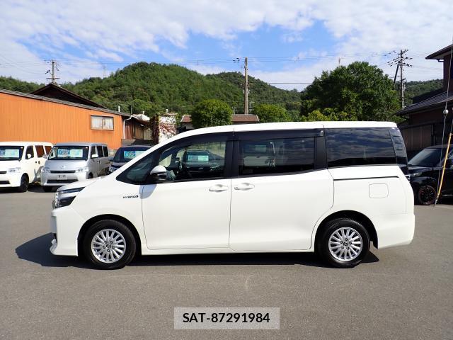 Toyota VOXY 2016-07 8647266-10