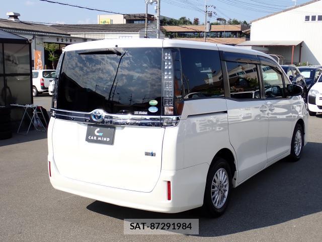 Toyota VOXY 2016-07 8647266-13