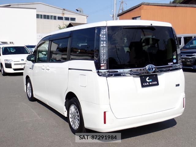 Toyota VOXY 2016-07 8647266-14