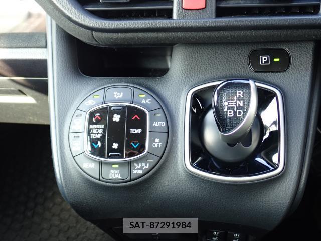 Toyota VOXY 2016-07 8647266-15