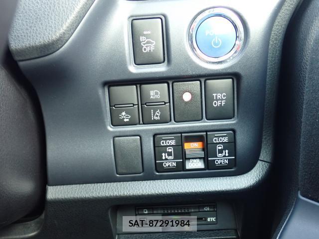Toyota VOXY 2016-07 8647266-17
