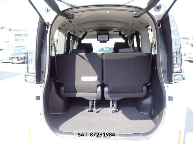 Toyota VOXY 2016-07 8647266-18