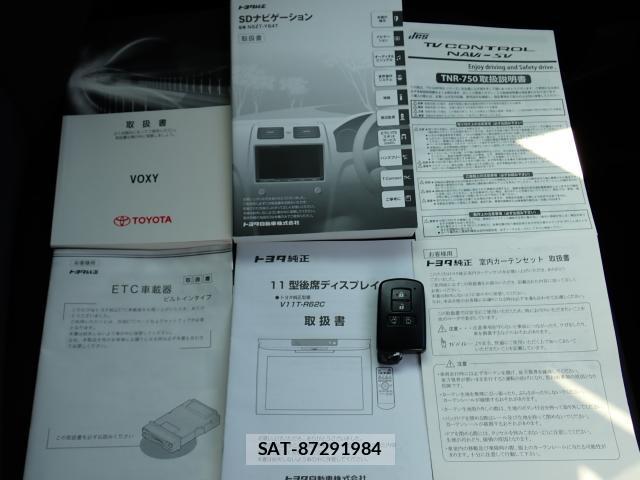 Toyota VOXY 2016-07 8647266-19