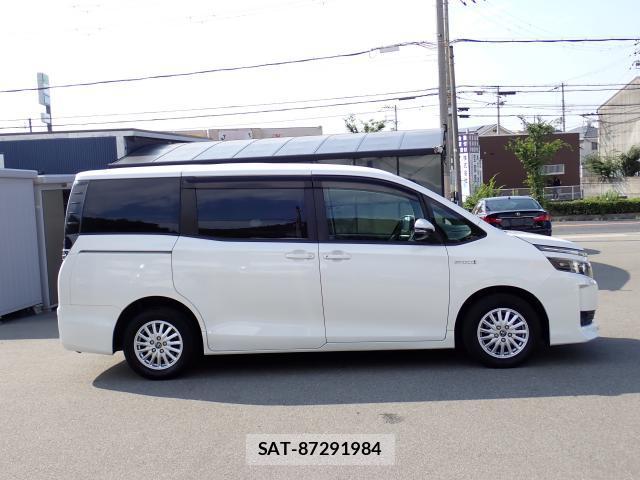 Toyota VOXY 2016-07 8647266-3