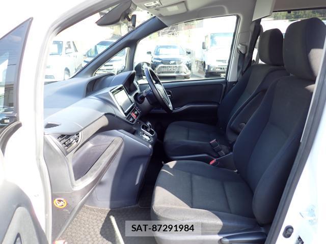 Toyota VOXY 2016-07 8647266-5