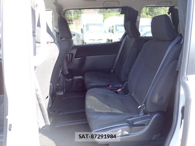 Toyota VOXY 2016-07 8647266-6