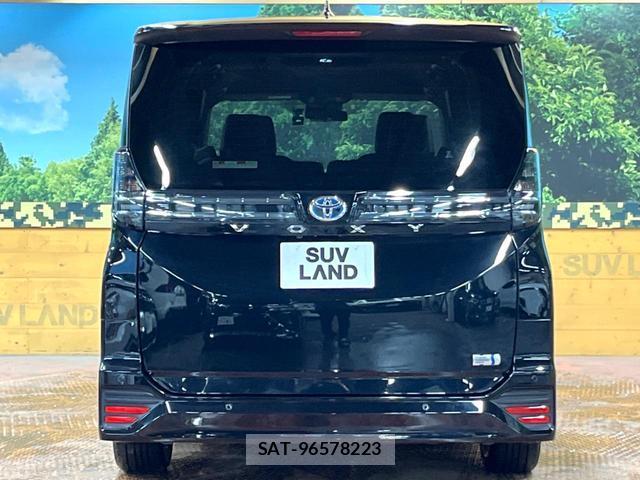 Toyota VOXY 2023-09 8647284-14