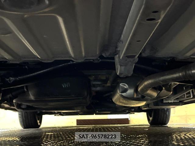 Toyota VOXY 2023-09 8647284-18