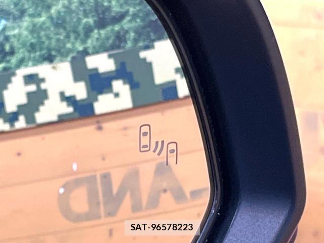 Toyota VOXY 2023-09 8647284-5