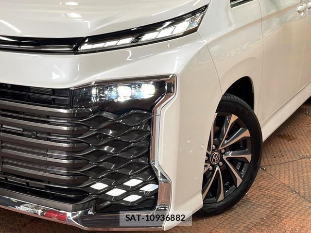 Toyota VOXY 2024-08 8647293-11