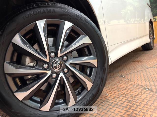 Toyota VOXY 2024-08 8647293-12