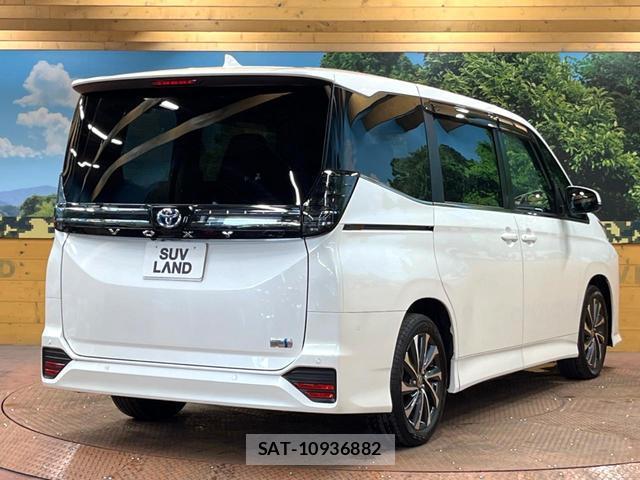 Toyota VOXY 2024-08 8647293-16