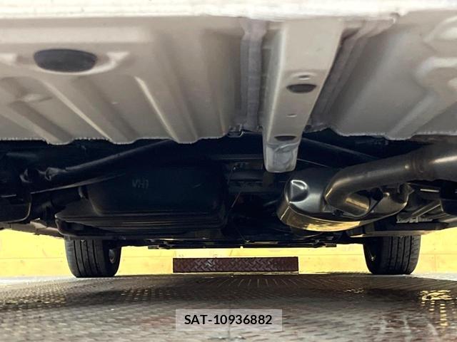 Toyota VOXY 2024-08 8647293-17