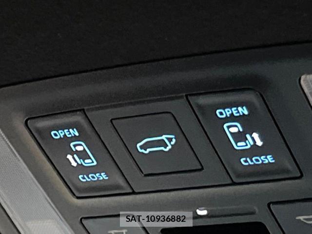 Toyota VOXY 2024-08 8647293-4