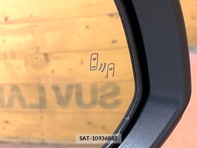 Toyota VOXY 2024-08 8647293-6