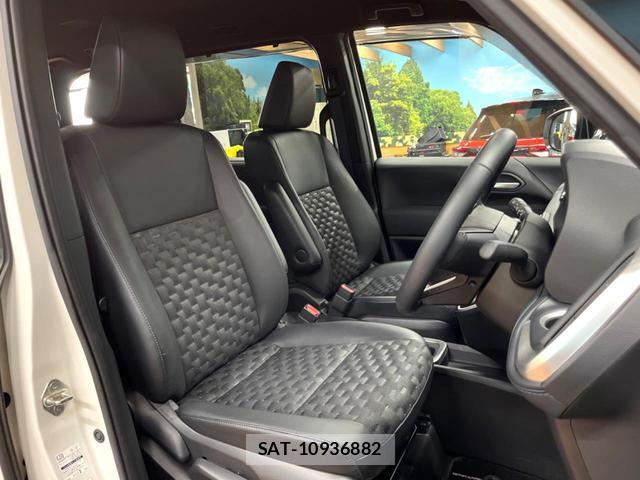 Toyota VOXY 2024-08 8647293-7