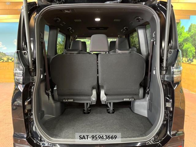 Toyota VOXY 2023-11 8647310-10