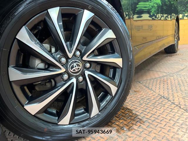Toyota VOXY 2023-11 8647310-12