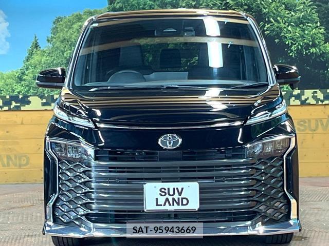 Toyota VOXY 2023-11 8647310-13