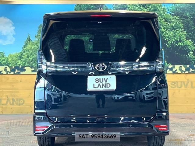 Toyota VOXY 2023-11 8647310-14