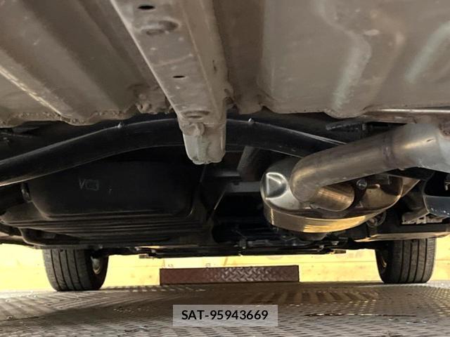 Toyota VOXY 2023-11 8647310-18
