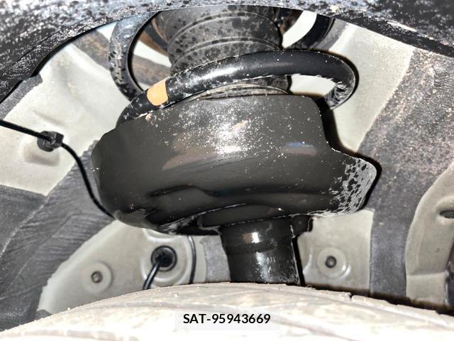 Toyota VOXY 2023-11 8647310-19