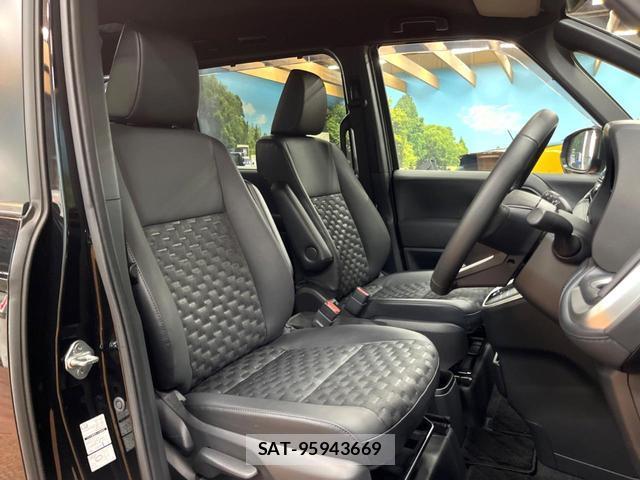 Toyota VOXY 2023-11 8647310-7
