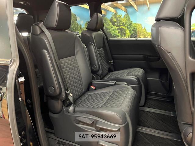 Toyota VOXY 2023-11 8647310-8