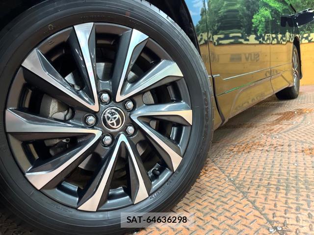 Toyota VOXY 2023-12 8647319-13