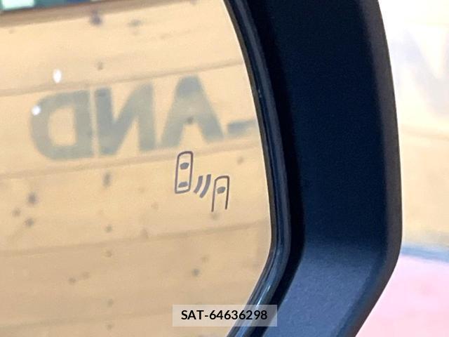 Toyota VOXY 2023-12 8647319-4