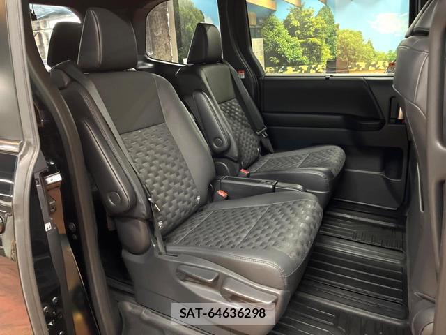 Toyota VOXY 2023-12 8647319-8