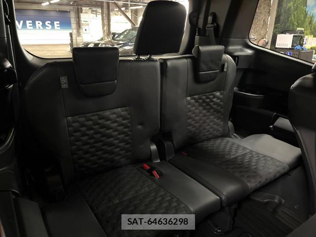 Toyota VOXY 2023-12 8647319-9