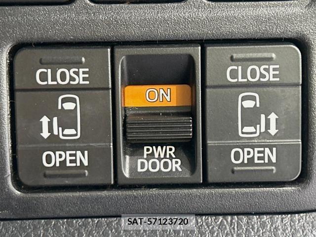 Toyota VOXY 2021-03 8647519-3