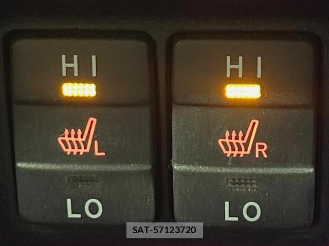 Toyota VOXY 2021-03 8647519-6