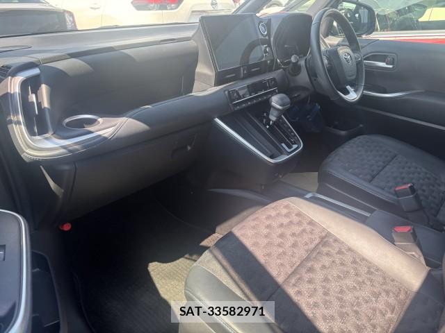Toyota VOXY 2022-05 8647584-3